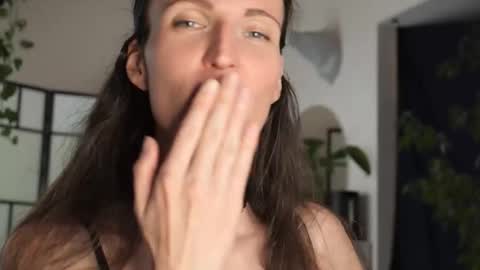 yulla dao online show from October 12, 5:12 pm