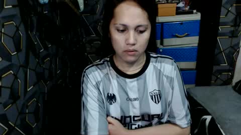 yumi online show from February 23, 9:45 pm