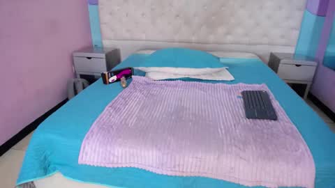 Snapshot of yumiviolet chatting on February 13, 9:44 pm YumiViolet online show from February 13, 9:44 pm