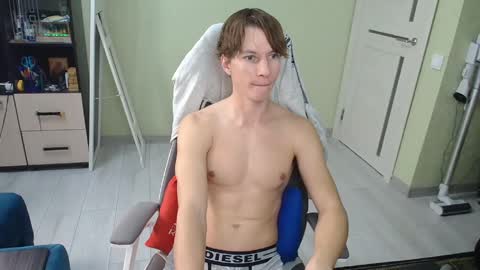 Snapshot of yummyalexxx chatting on February 2, 3:49 pm Alex online show from February 2, 3:49 pm