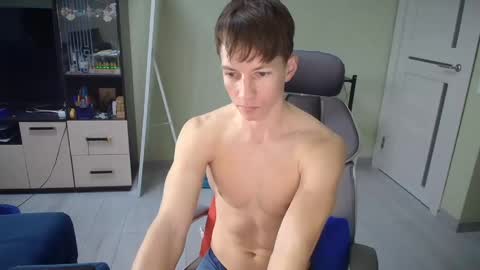 Snapshot of yummyalexxx chatting on February 16, 7:37 am Alex online show from February 16, 7:37 am