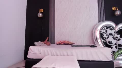Yummyduo online show from July 3, 12:00 pm
