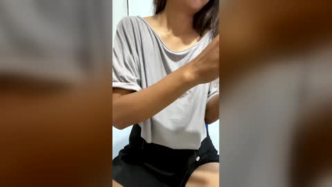 Snapshot of yummypinay000 chatting on April 16, 12:11 am yummypinay000 online show from April 16, 12:11 am