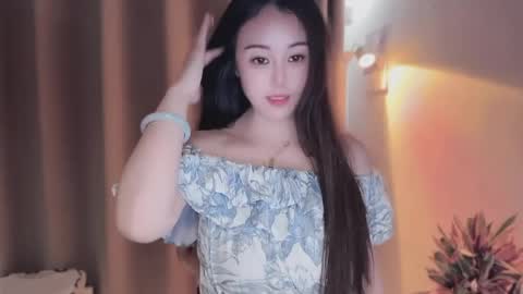 Snapshot of yuner0715 chatting on May 15, 3:35 am YunEr online show from May 15, 3:35 am