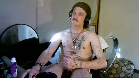 Snapshot of yung_kye chatting on November 18, 11:15 pm YUNG kye online show from November 18, 11:15 pm