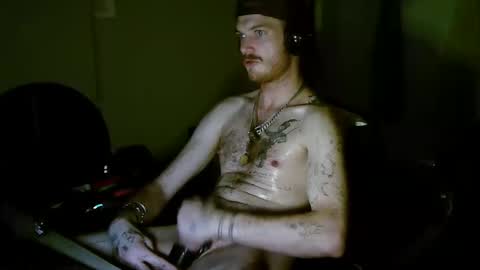 Snapshot of yung_kye chatting on December 1, 4:23 pm YUNG kye online show from December 1, 4:23 pm