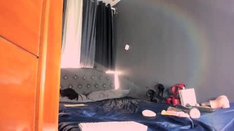 Snapshot of yuriefoster chatting on February 10, 12:18 pm Yurie online show from February 10, 12:18 pm