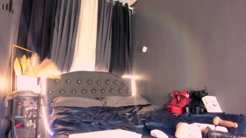 Snapshot of yuriefoster chatting on February 14, 7:17 am Yurie online show from February 14, 7:17 am