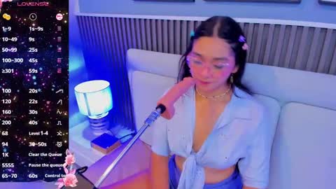 Yuyis  online show from December 6, 3:30 am