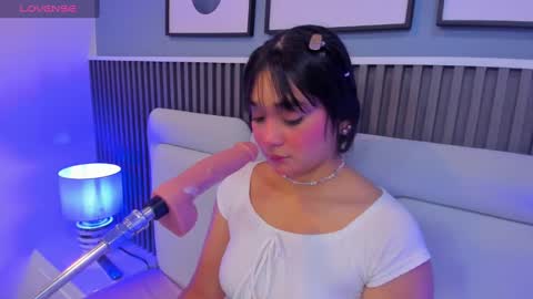 Yuyis  online show from December 14, 4:01 am