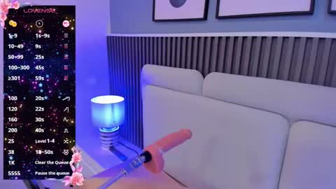 Yuyis  online show from December 14, 7:07 am