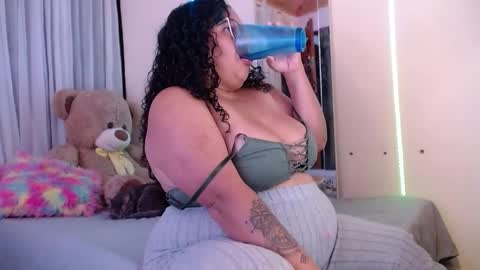 yvonn online show from October 8, 1:58 am