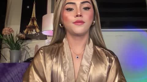 Snapshot of yvonne_guidotti chatting on October 8, 7:22 pm Miss Cali online show from October 8, 7:22 pm