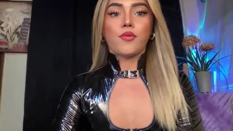 Snapshot of yvonne_guidotti chatting on October 22, 6:29 pm Miss Cali online show from October 22, 6:29 pm