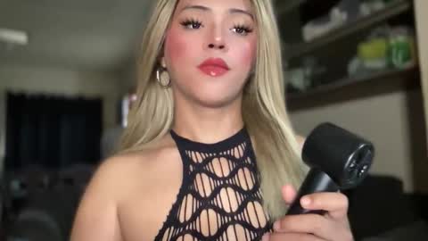 Snapshot of yvonne_guidotti chatting on November 28, 10:01 pm Miss Cali online show from November 28, 10:01 pm