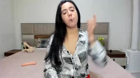 yvonnebabe online show from January 6, 6:25 am