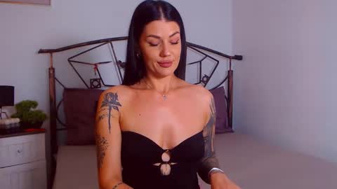 Snapshot of yvonneeverlee chatting on September 17, 7:48 pm I V Y online show from September 17, 7:48 pm