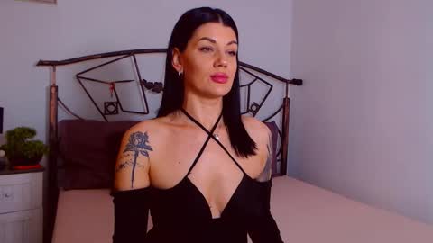 I V Y   online show from October 21, 7:36 pm