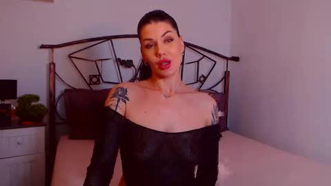 I V Y   online show from November 24, 6:18 pm