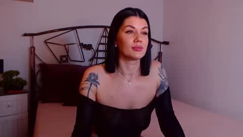 I V Y   online show from January 16, 9:19 pm