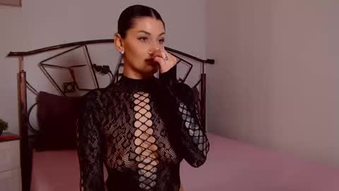 I V Y   online show from April 3, 7:34 pm