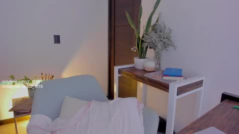 Snapshot of z_th19 chatting on December 20, 7:50 pm Celeste online show from December 20, 7:50 pm