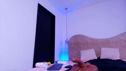 Snapshot of z_zoe_ chatting on January 13, 3:01 am Zoe online show from January 13, 3:01 am