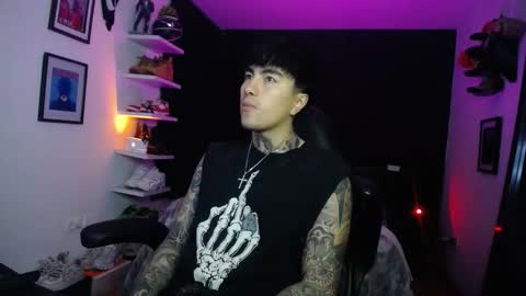 zac_muller1 online show from November 16, 11:21 pm