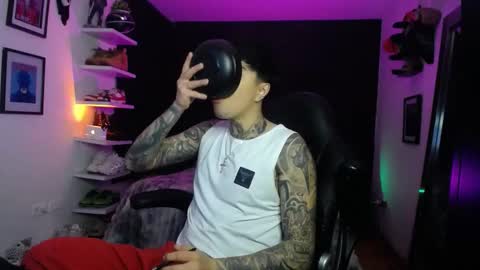 zac_muller1 online show from November 18, 2:39 am