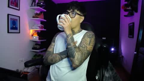 zac_muller1 online show from December 16, 12:59 am