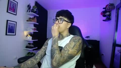 zac_muller1 online show from January 18, 1:20 am