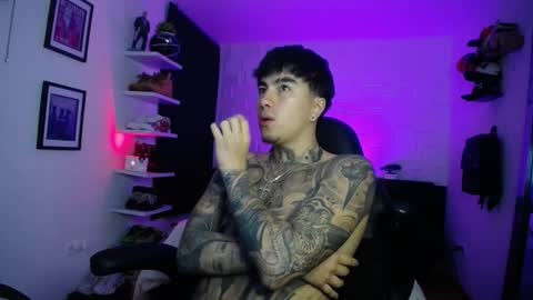 zac_muller1 online show from February 19, 9:16 am