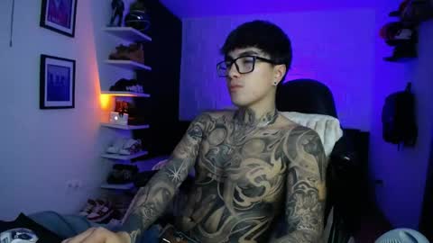 zac_muller1 online show from May 16, 10:36 am