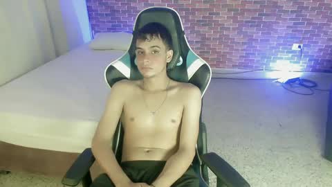 Snapshot of zacariass_ chatting on September 23, 3:53 am ZACARIAS online show from September 23, 3:53 am