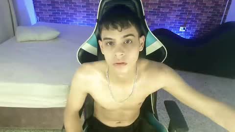 Snapshot of zacariass_ chatting on September 25, 3:54 am ZACARIAS online show from September 25, 3:54 am