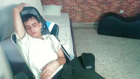 Snapshot of zacariass_ chatting on September 26, 5:11 am ZACARIAS online show from September 26, 5:11 am