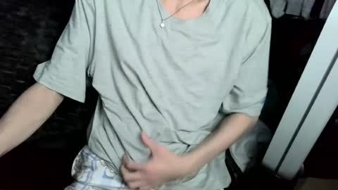 zacbro_99 online show from June 24, 1:37 am