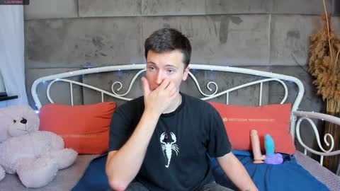 Snapshot of zack_hemsey chatting on December 4, 10:24 am Zack online show from December 4, 10:24 am
