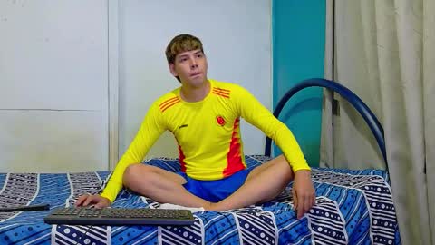 Snapshot of zackmontiel07 chatting on February 10, 8:51 am ZackMontiel07 online show from February 10, 8:51 am