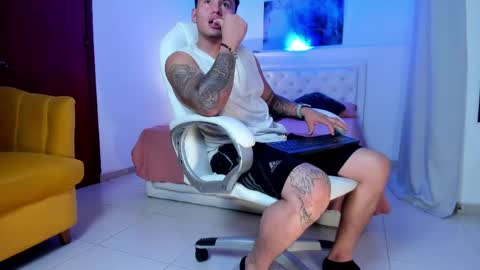 Snapshot of zackromano chatting on May 22, 1:35 am Zack online show from May 22, 1:35 am