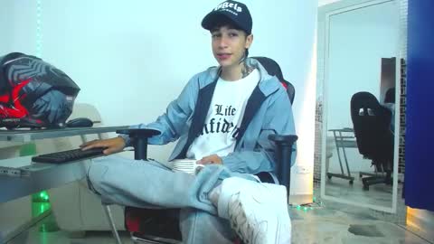 zack online show from December 25, 6:30 pm