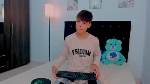 Snapshot of zacktorres_ chatting on October 30, 8:09 pm zacktorres_ online show from October 30, 8:09 pm