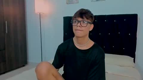 Snapshot of zacktorres_ chatting on November 11, 11:38 pm zacktorres_ online show from November 11, 11:38 pm