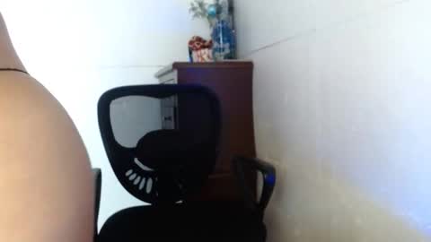 Snapshot of zahi_willx chatting on May 26, 4:25 pm Zahi ... wants to play with everyone...yessss online show from May 26, 4:25 pm
