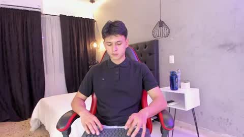 Samuel online show from June 17, 7:48 pm