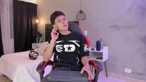 Samuel online show from June 18, 7:40 pm