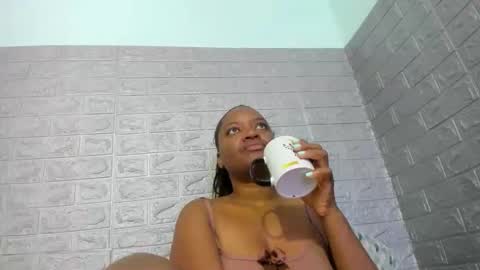 Snapshot of zamara__ chatting on February 4, 12:22 pm Zamara online show from February 4, 12:22 pm