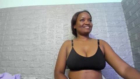 Snapshot of zamara__ chatting on April 18, 2:37 am Zamara online show from April 18, 2:37 am