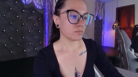 Snapshot of zami_escobar_of chatting on November 12, 8:30 pm online show from November 12, 8:30 pm