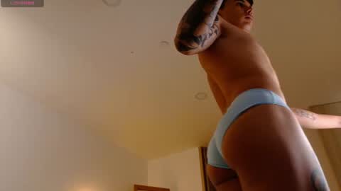 Snapshot of zamuel_18 chatting on June 24, 9:03 pm zamuel -15 off online show from June 24, 9:03 pm